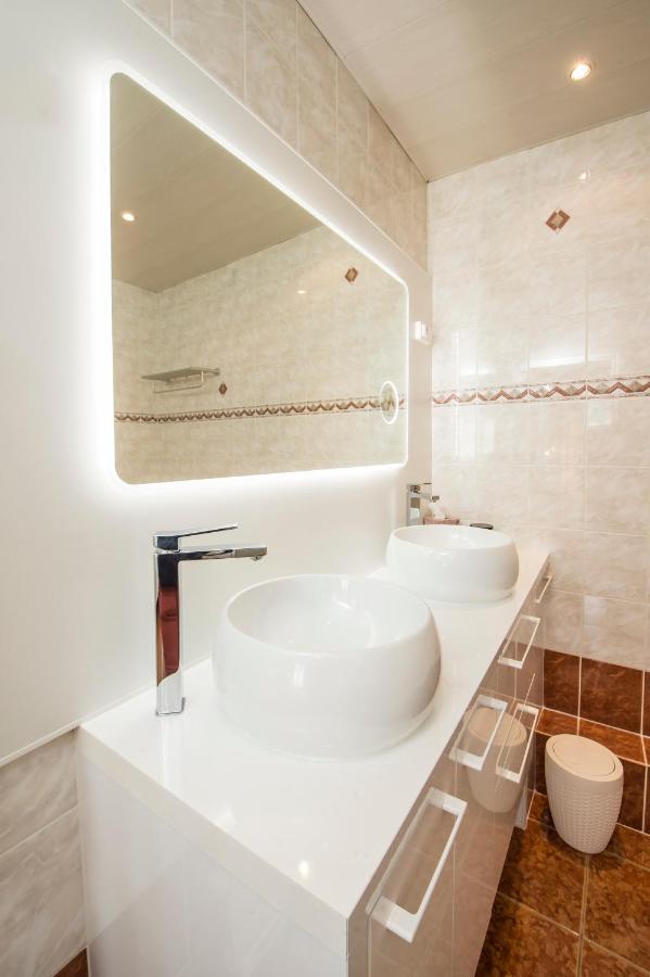 Suites Mana - Le Manaloft, Chic Et Moderne Avec Salle Privee De Fitness En Plein Centre-Ville De Ретель Екстер'єр фото